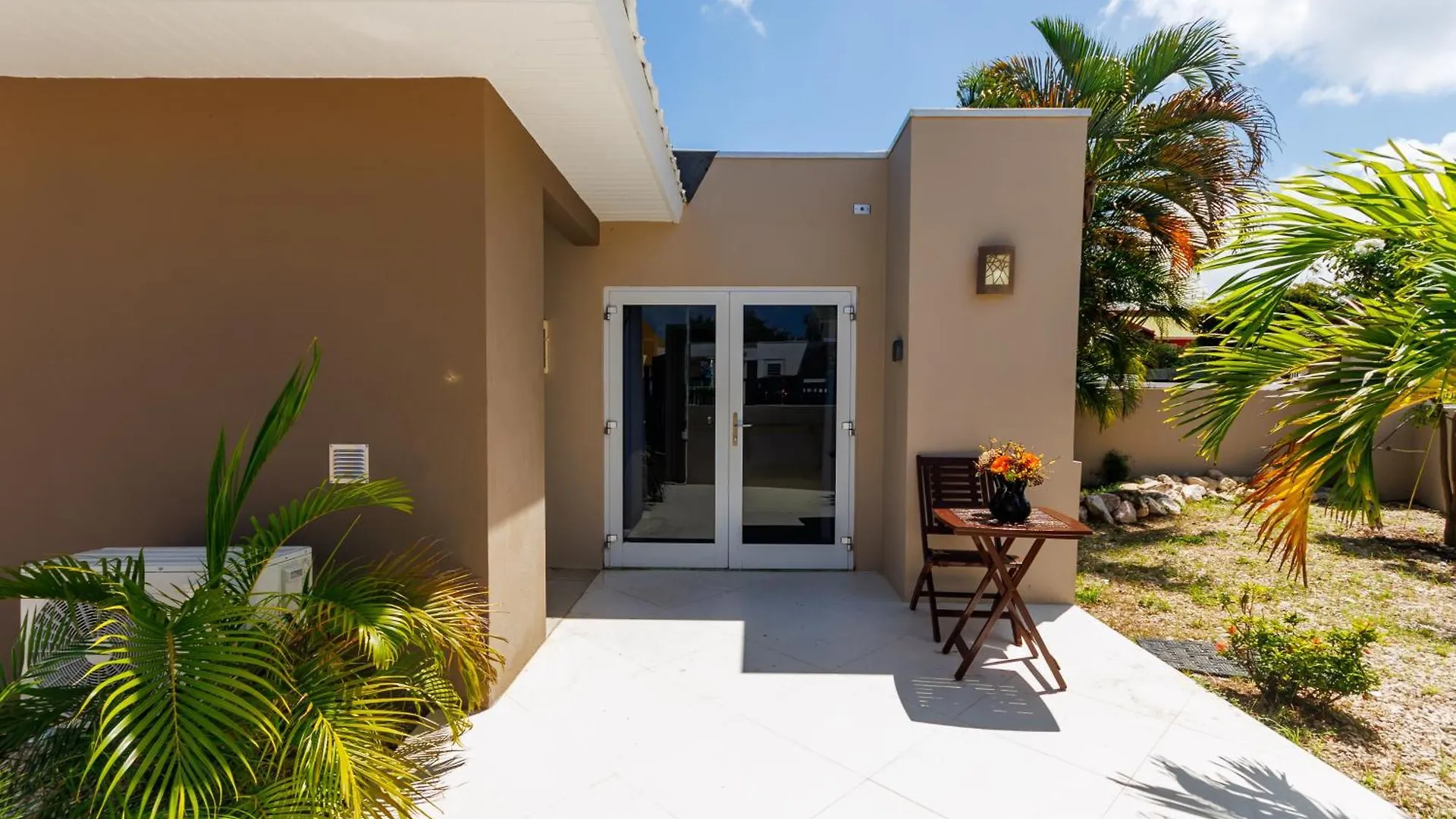 Las Palmeras Apartments Willemstad